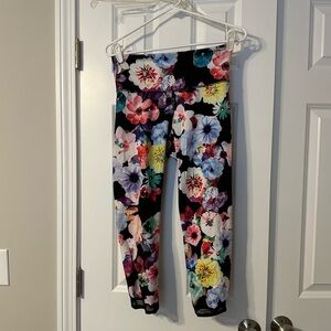 Old Navy Floral Go-Dry Cropped Leggings